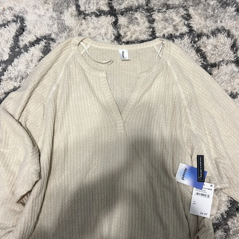 NWT: Sweater - Picture 2 of 4